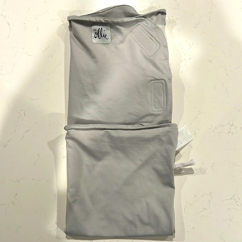 Ollie swaddle in Stone